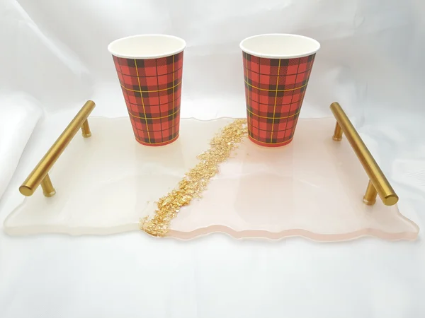 Plateau de présentation en résine marbré rose et blanc – Image 3