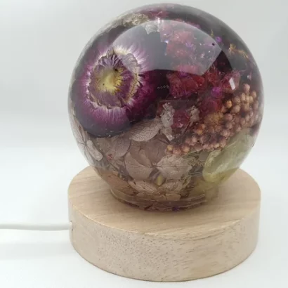 Veilleuse florale violette et blanche