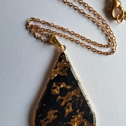 Pendentif ovoïde noir et or